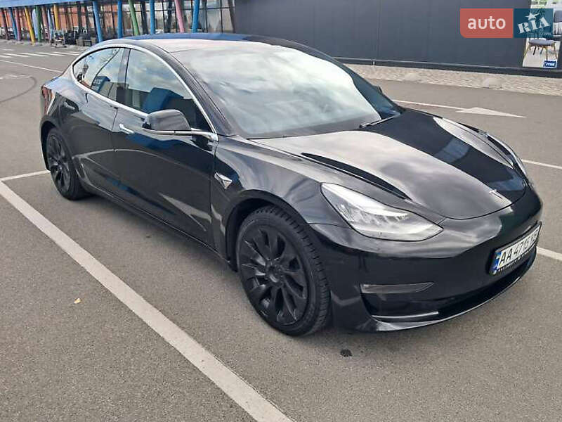 Седан Tesla Model 3 2018 в Львове