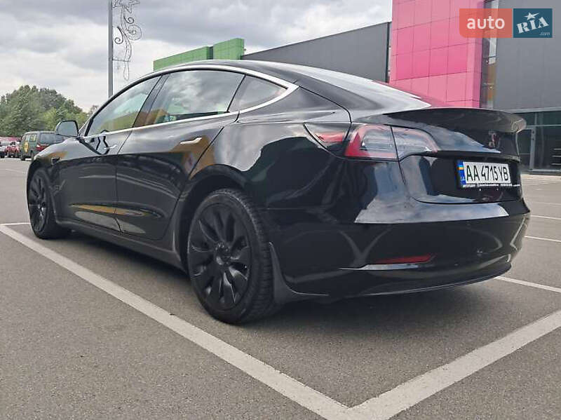 Седан Tesla Model 3 2018 в Львове
