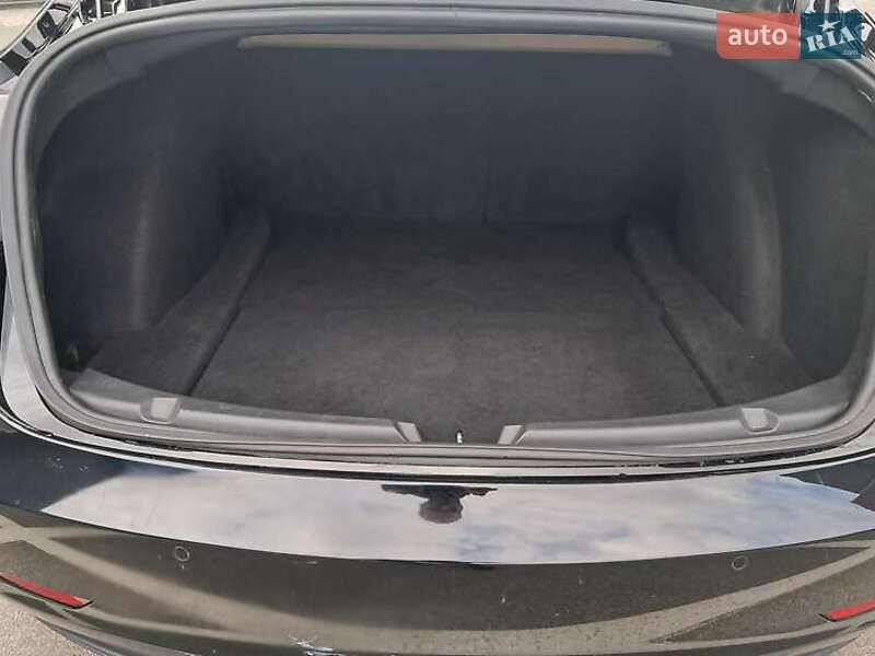 Седан Tesla Model 3 2018 в Львове