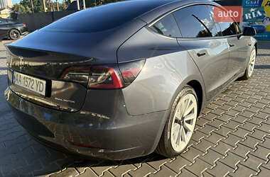 Седан Tesla Model 3 2022 в 
