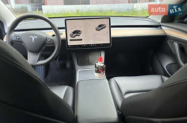 Седан Tesla Model 3 2022 в 