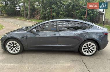 Седан Tesla Model 3 2022 в 