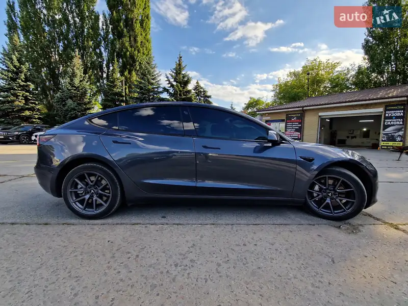 Седан Tesla Model 3 2021 в 