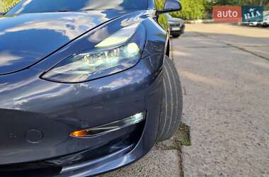 Седан Tesla Model 3 2021 в 