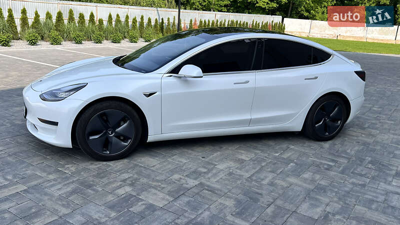 Седан Tesla Model 3 2020 в Луцке