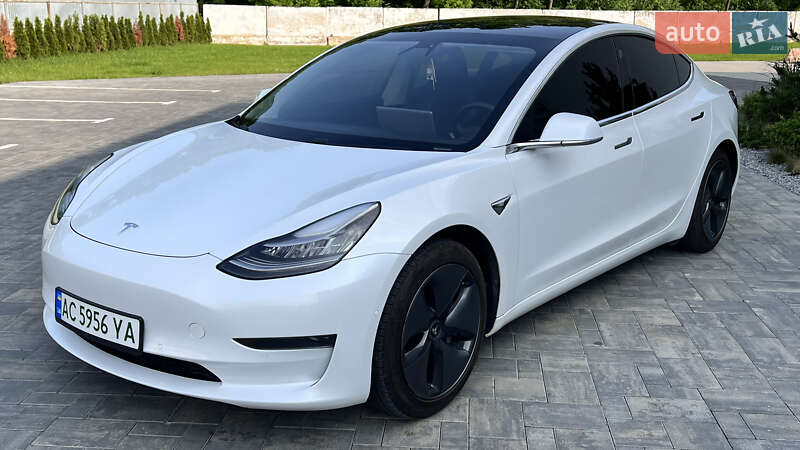 Седан Tesla Model 3 2020 в Луцке