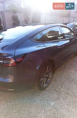 Седан Tesla Model 3 2023 в 