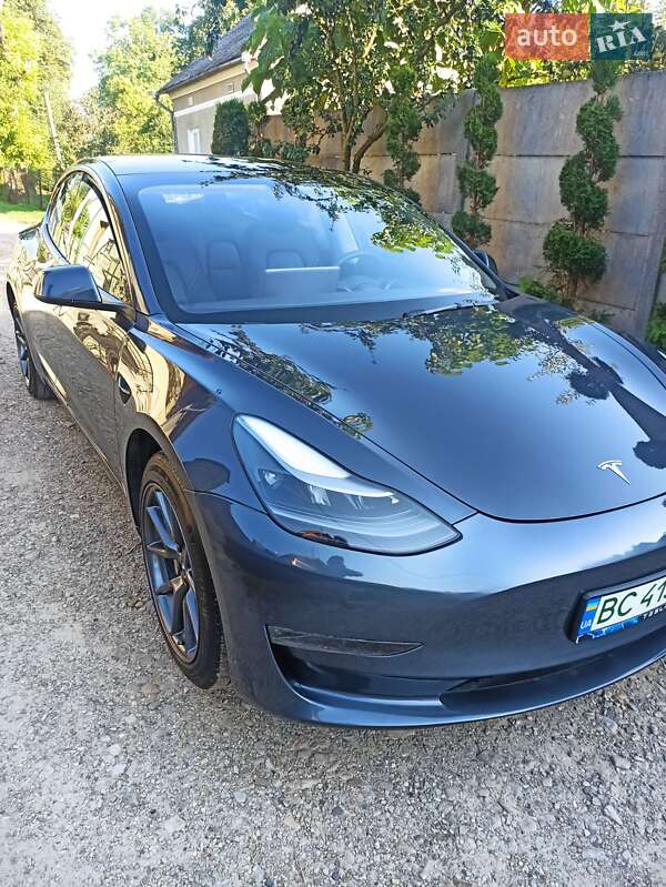 Седан Tesla Model 3 2023 в Самборе
