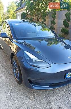 Седан Tesla Model 3 2023 в 