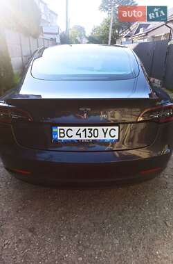 Седан Tesla Model 3 2023 в 
