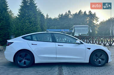 Седан Tesla Model 3 2022 в 