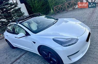 Седан Tesla Model 3 2022 в 