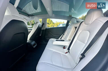 Седан Tesla Model 3 2022 в 