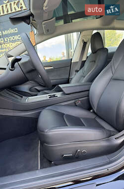 Седан Tesla Model 3 2023 в 