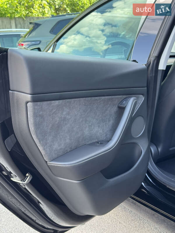 Седан Tesla Model 3 2023 в Сумах