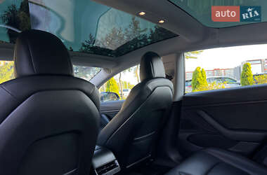 Седан Tesla Model 3 2019 в 