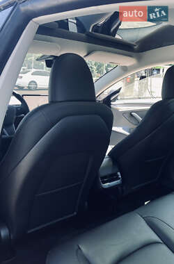 Седан Tesla Model 3 2023 в Полтаве