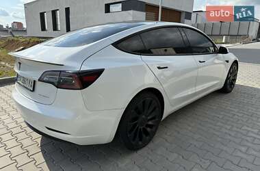 Седан Tesla Model 3 2022 в 