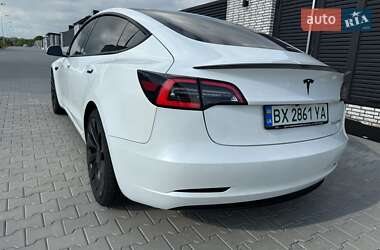 Седан Tesla Model 3 2022 в 