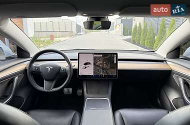 Седан Tesla Model 3 2022 в 