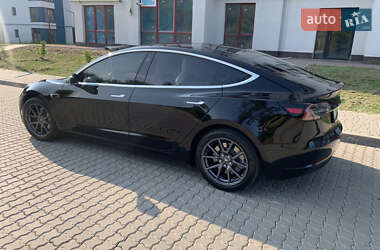 Седан Tesla Model 3 2018 в Івано-Франківську