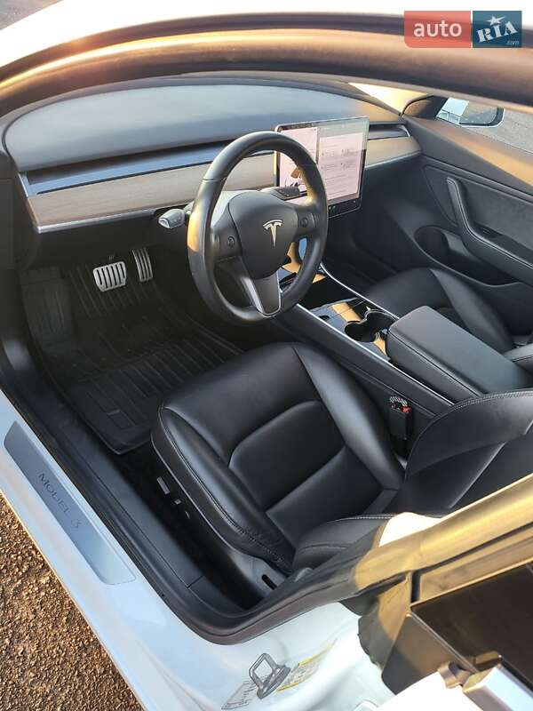 Седан Tesla Model 3 2019 в Одессе