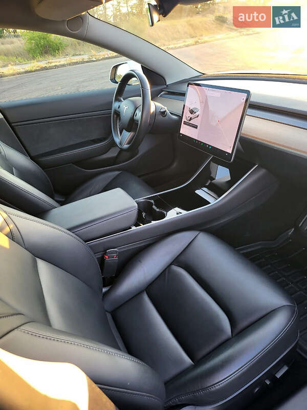 Седан Tesla Model 3 2019 в Одессе