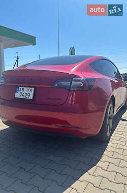 Седан Tesla Model 3 2022 в 