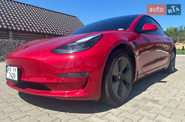 Седан Tesla Model 3 2022 в 