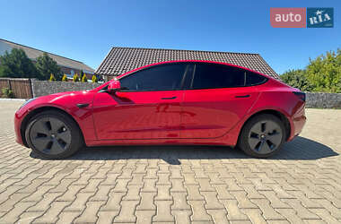 Седан Tesla Model 3 2022 в 