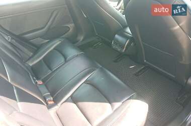 Седан Tesla Model 3 2022 в 