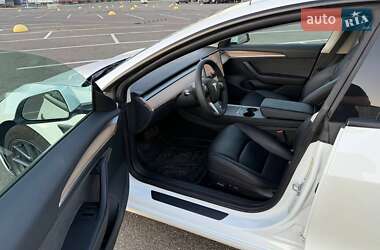 Седан Tesla Model 3 2022 в 