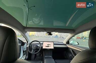 Седан Tesla Model 3 2022 в 