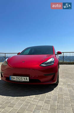 Седан Tesla Model 3 2021 в 
