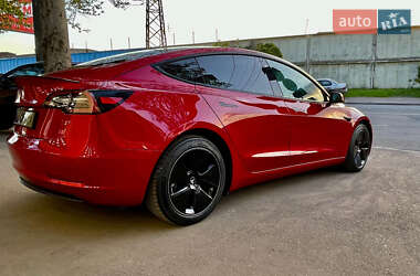 Седан Tesla Model 3 2021 в 