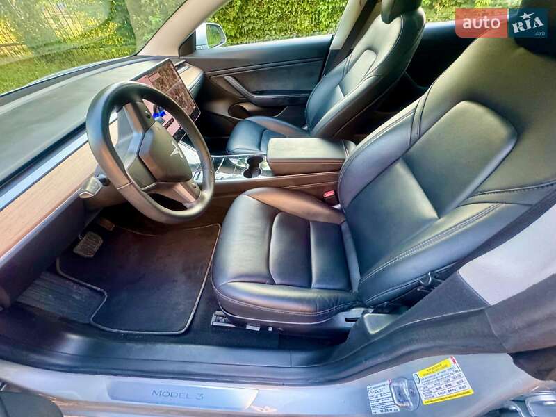 Седан Tesla Model 3 2018 в Киеве