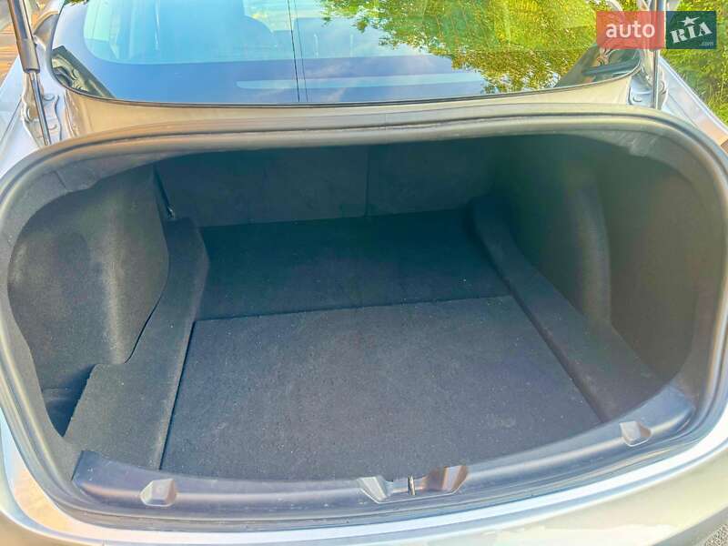 Седан Tesla Model 3 2018 в Киеве
