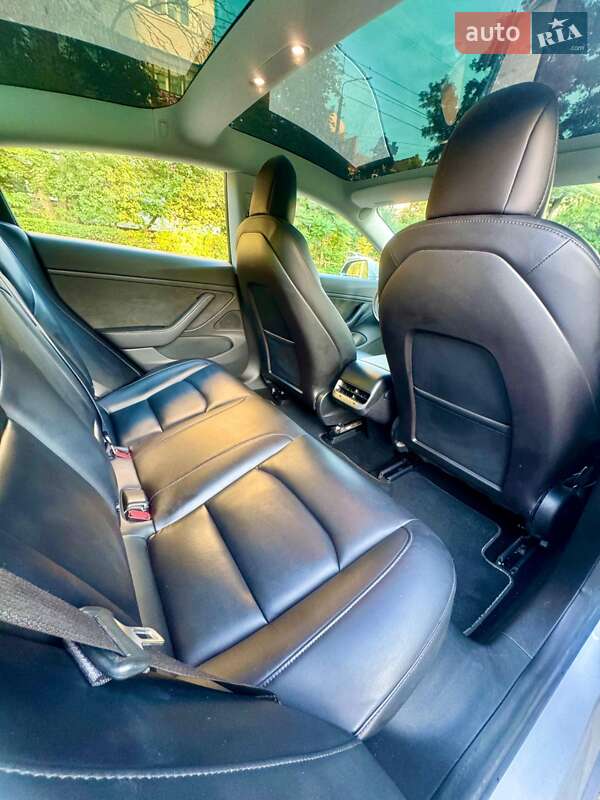 Седан Tesla Model 3 2018 в Киеве