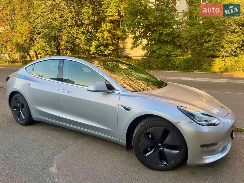 Седан Tesla Model 3 2018 в Киеве