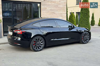 Седан Tesla Model 3 2022 в 