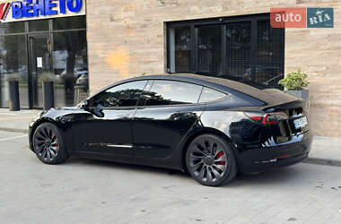 Седан Tesla Model 3 2022 в 