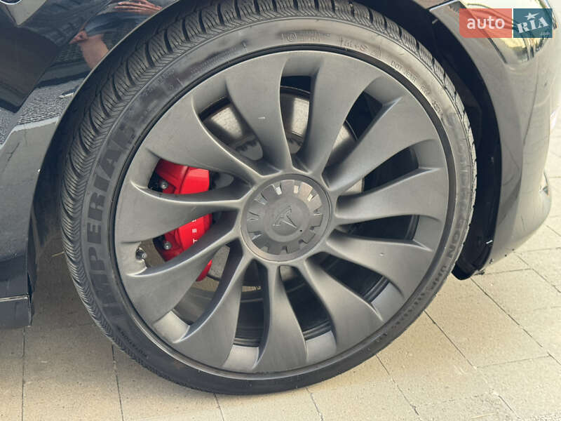 Седан Tesla Model 3 2022 в Ужгороді