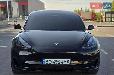 Седан Tesla Model 3 2022 в 