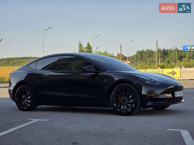 Седан Tesla Model 3 2022 в Тернополі