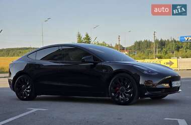 Седан Tesla Model 3 2022 в 