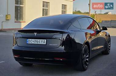 Седан Tesla Model 3 2022 в 