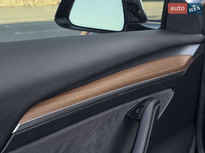 Седан Tesla Model 3 2022 в Тернополі