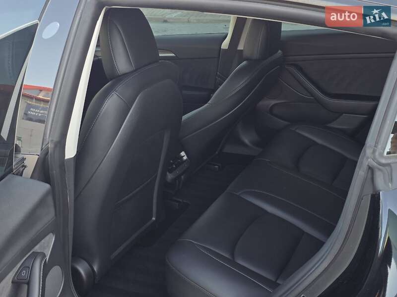 Седан Tesla Model 3 2022 в Тернополі