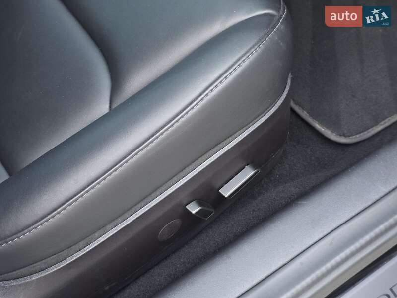 Седан Tesla Model 3 2022 в Тернополі