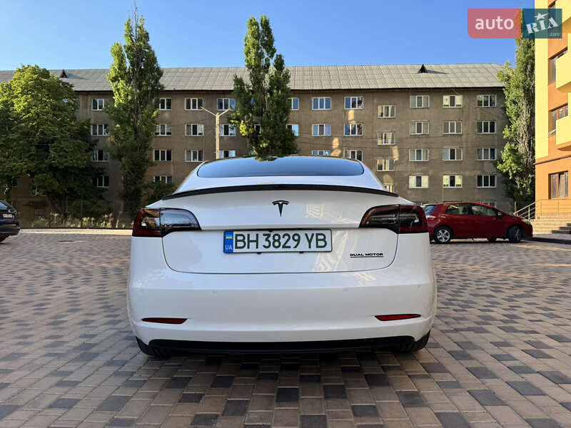 Седан Tesla Model 3 2022 в Измаиле